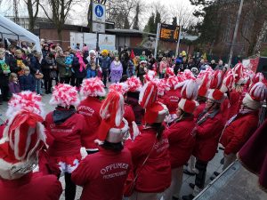 Die Oppumer Prinzengarde zu Gast beim Altweibertreiben der 38er