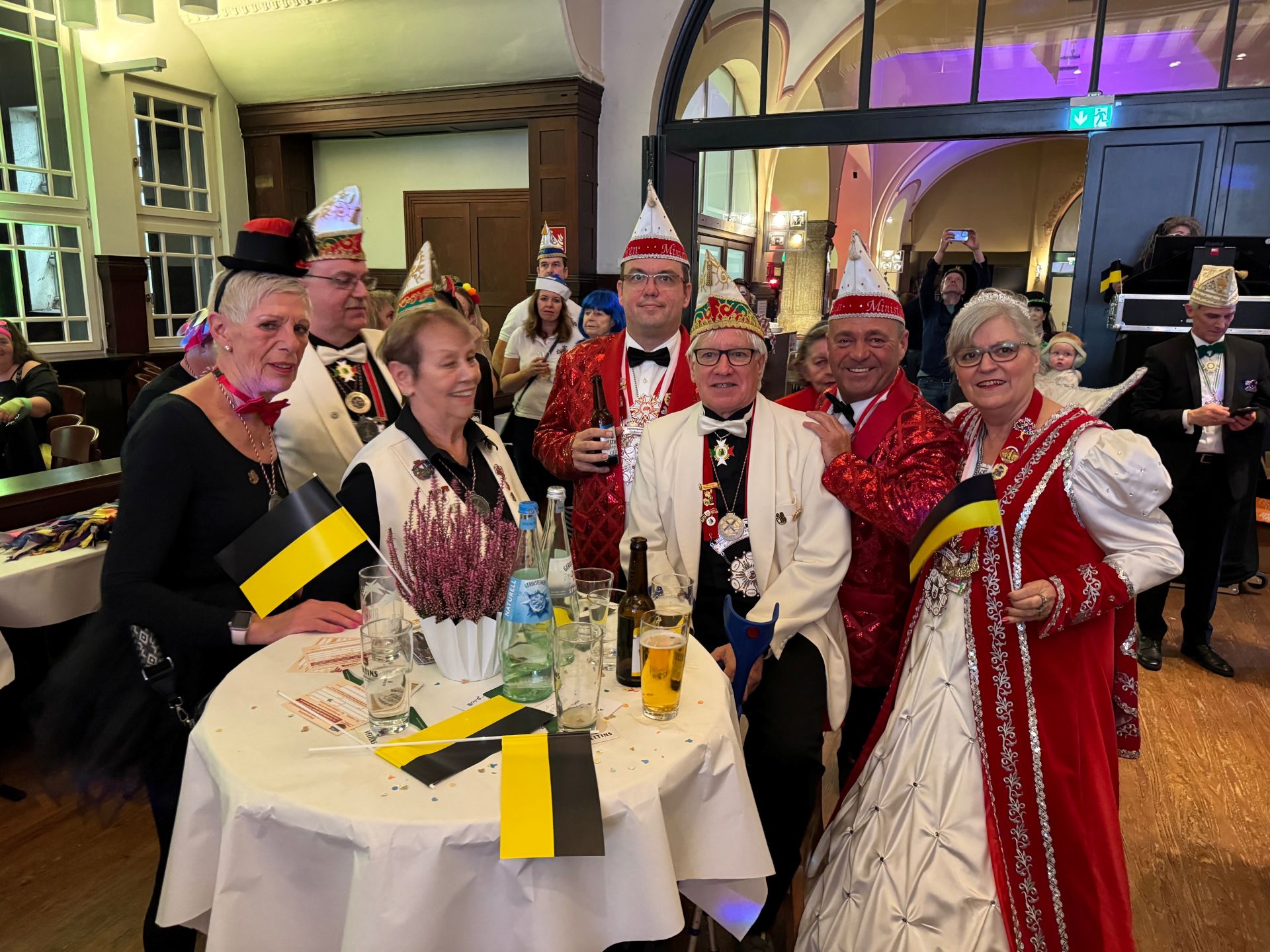 Die 38er mit dem Oppumer Prinzenpaar beim Karnevalserwachen 11.11.2025