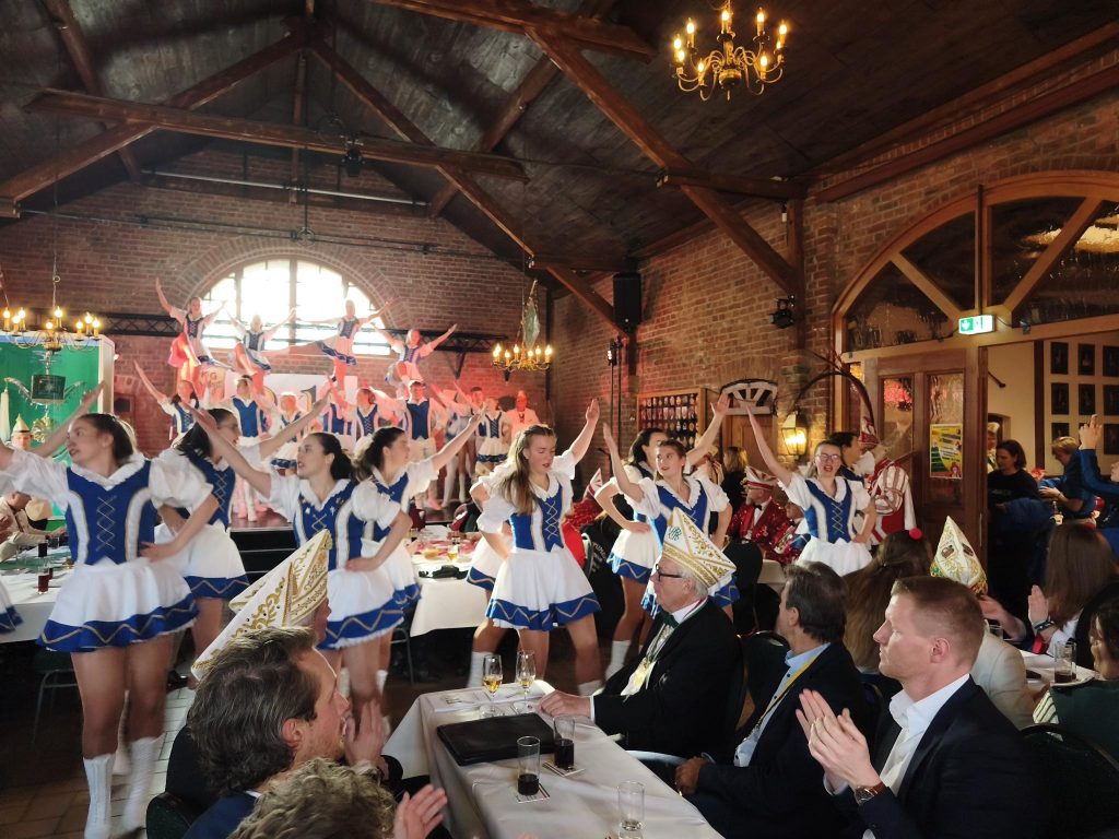 Tanzgarde Krieewel Blau-Weiß auf der Jubiläumssitzung 2026 der Gesellschaft 1938 Krefeld-Oppum e.V. am 18.01.2026